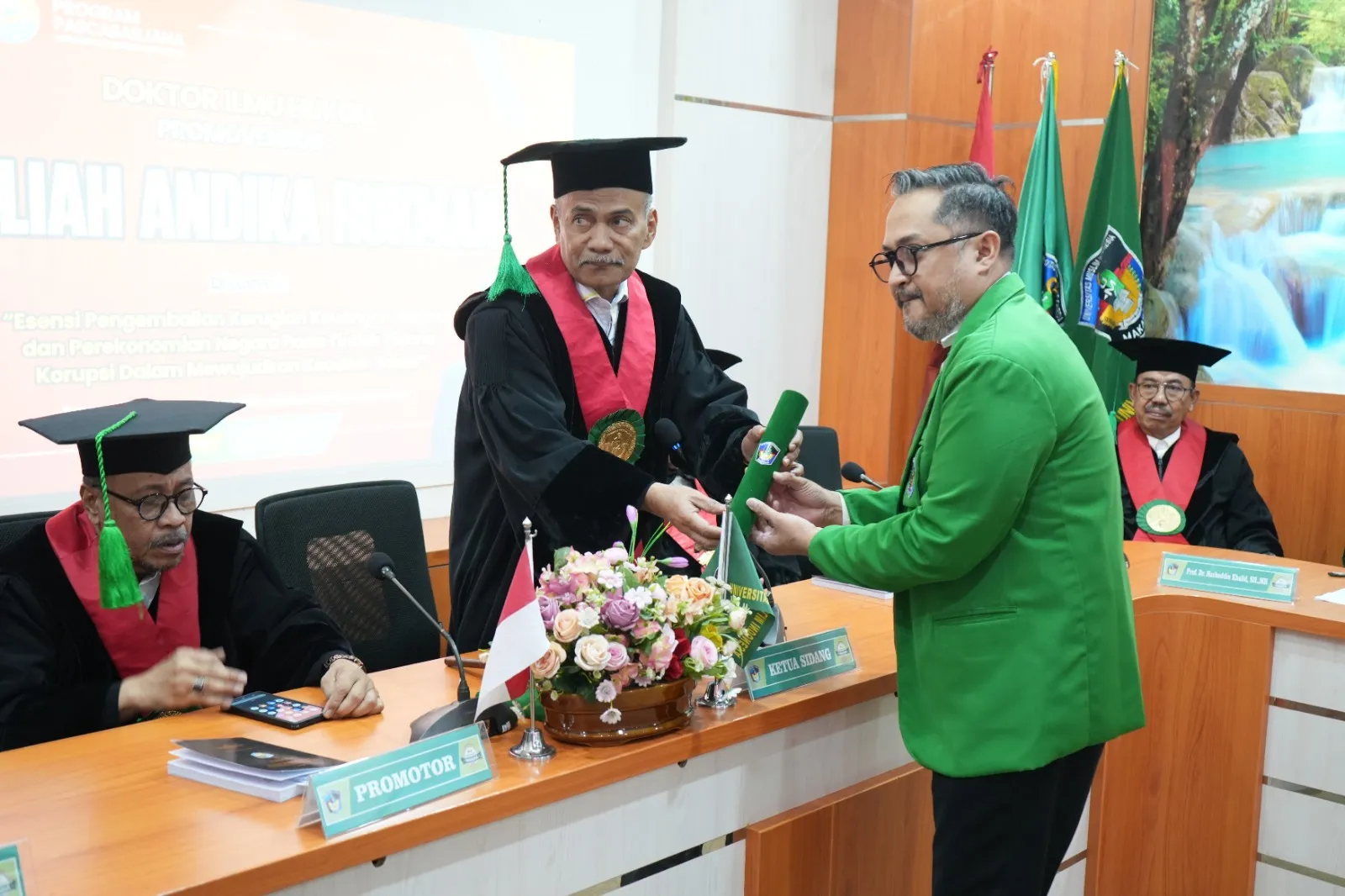 Wakil Dekan FH Unismuh Raih Doktor di UMI, Tawarkan Pemulihan Korban Korupsi Berbasis Keadilan Sosial