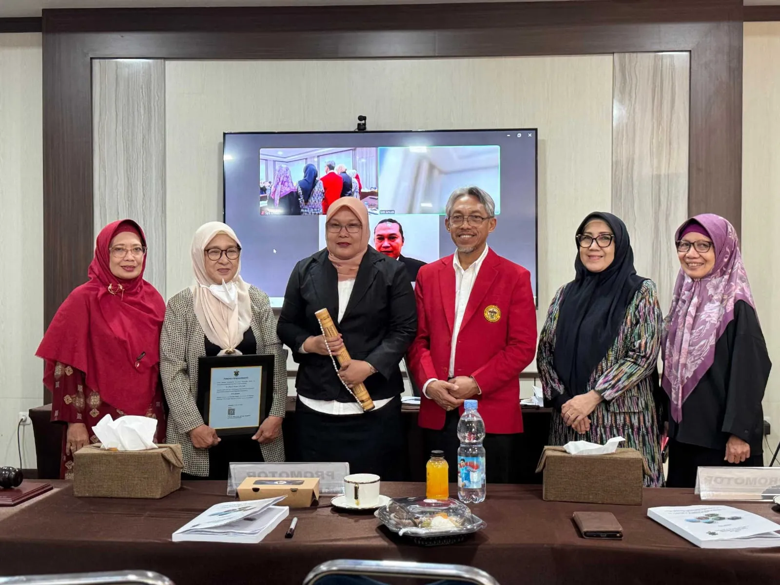Teliti Kerentanan Petani Rumput Laut, Dosen Unismuh Sitti Arwati Raih Doktor di Pascasarjana Unhas